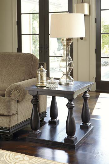 Mallacar End Table Set